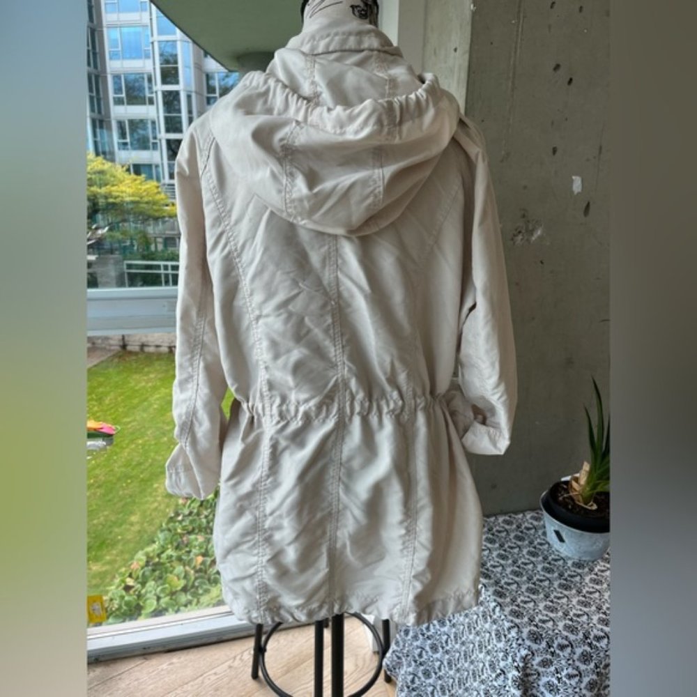 Lightweight jacket, size Large - Picture 6 of 11